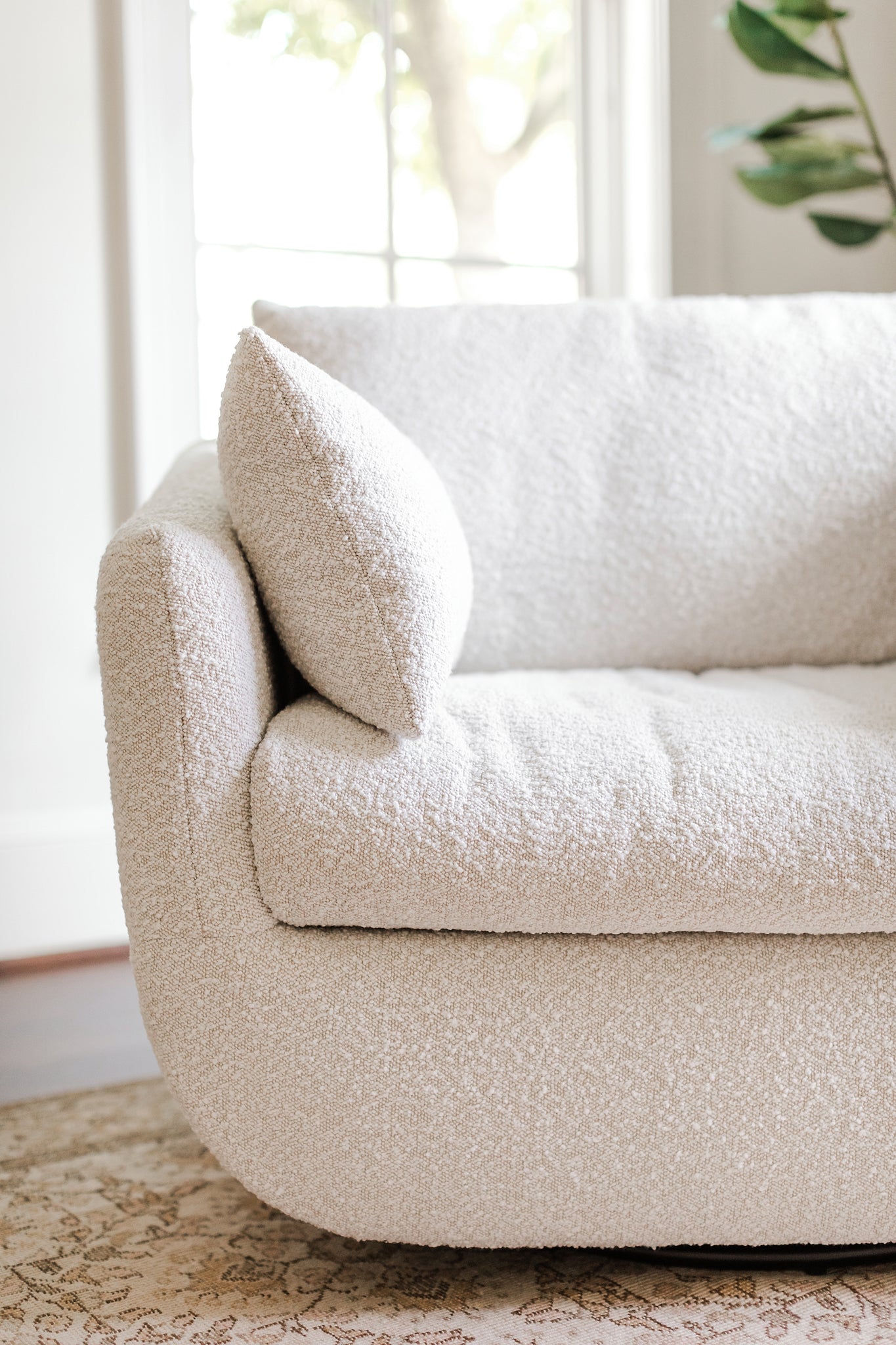 detail of the armrest of the park swivel armchair in boucle